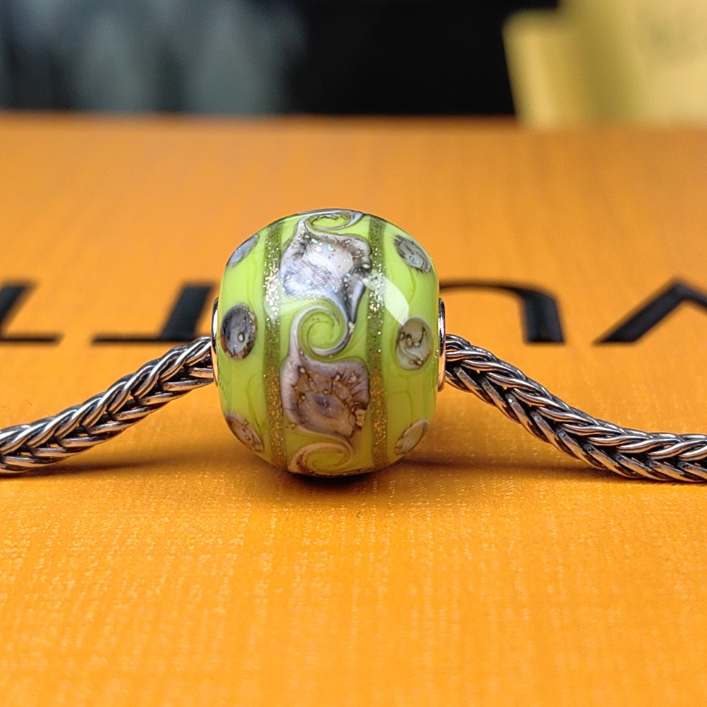 Apple Green Lucky Swirls