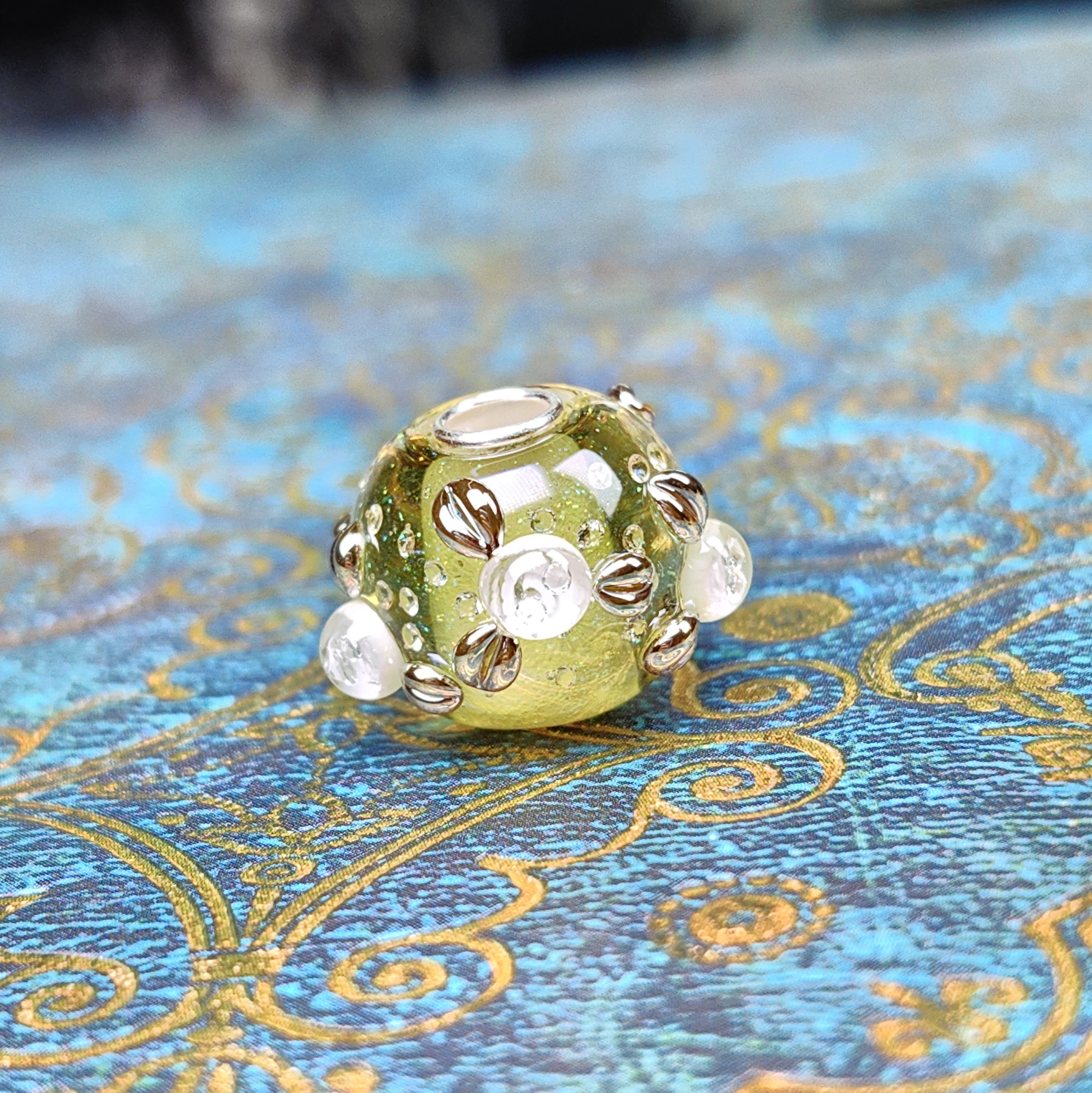 Stardust Olive White Rose