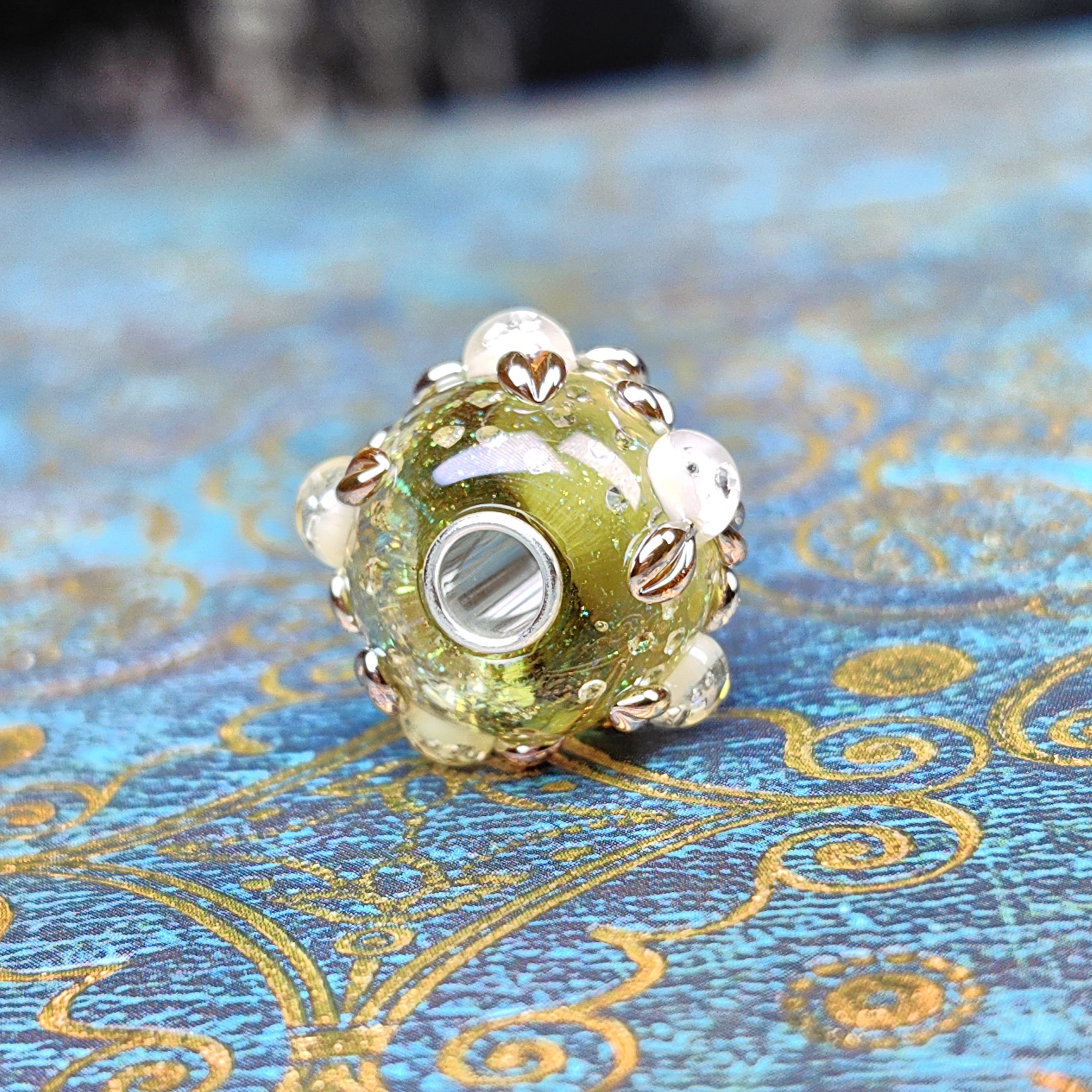Stardust Olive White Rose