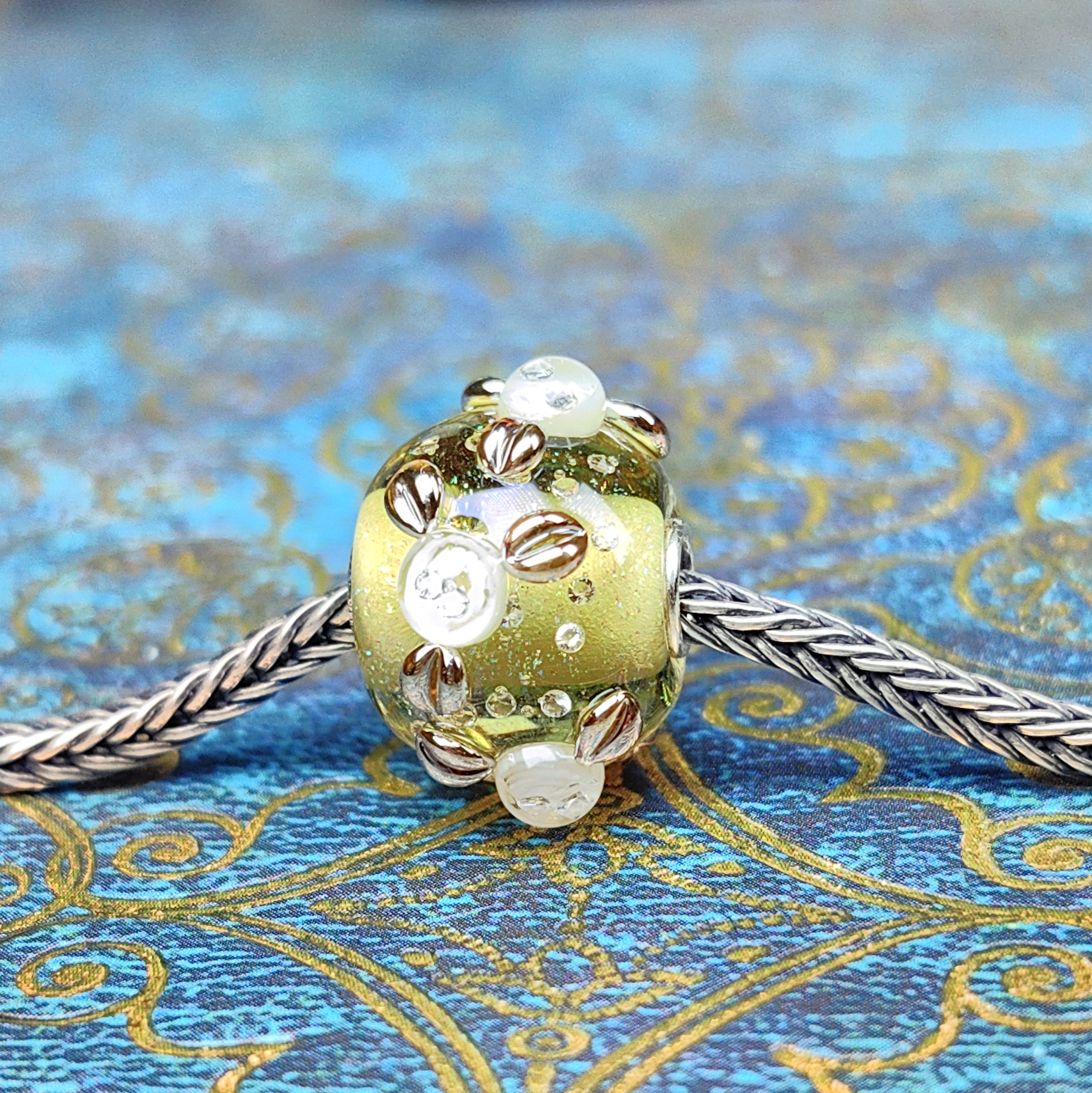 Stardust Olive White Rose