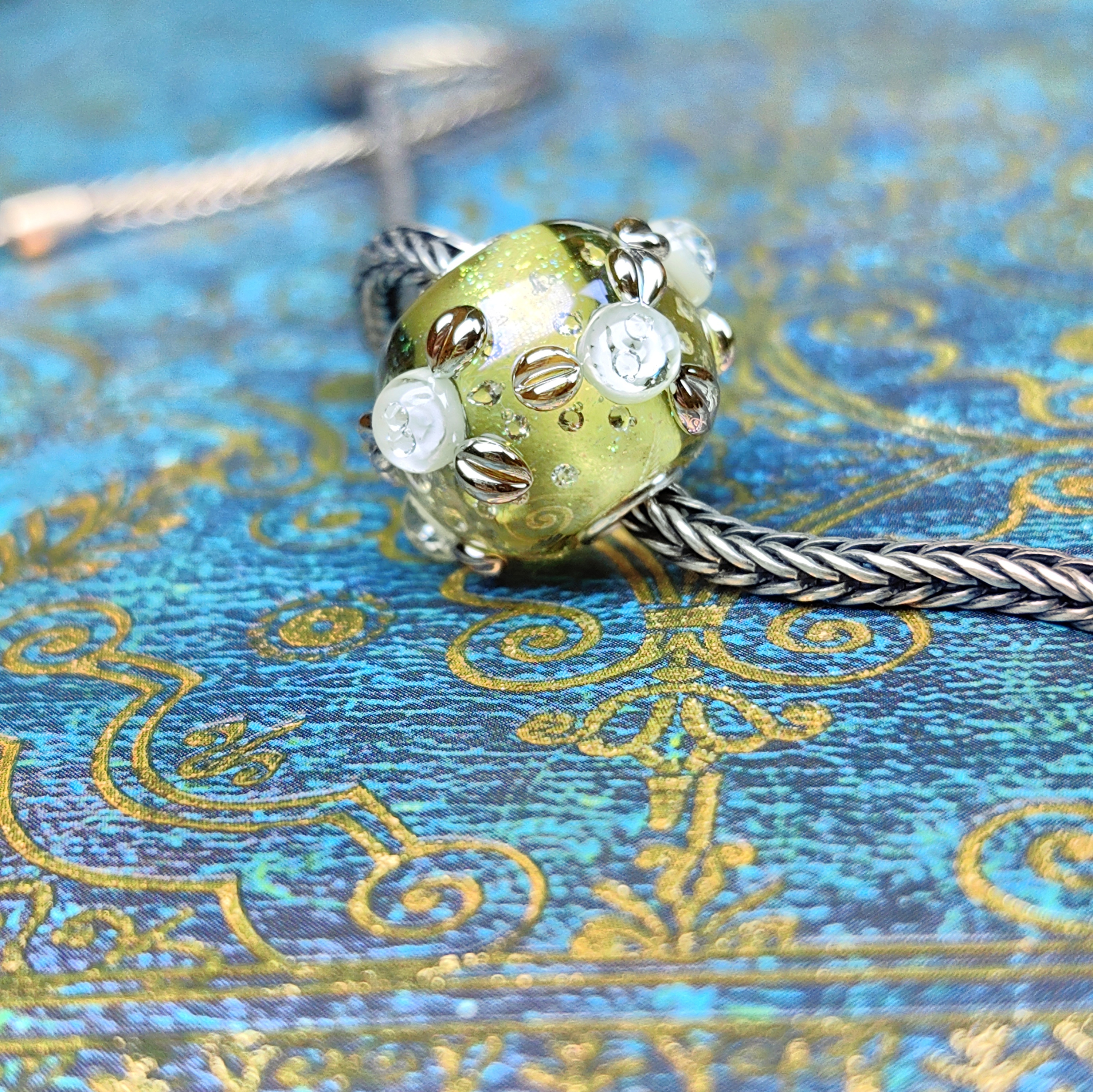 Stardust Olive White Rose