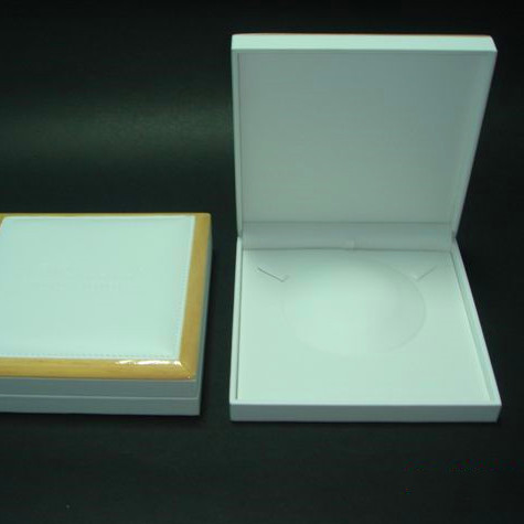 Wood Frame Medium Necklace Box