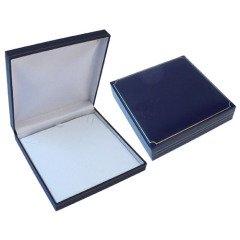 Gold Line Medium Necklace Box