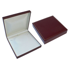 Gold Line Medium Necklace Box