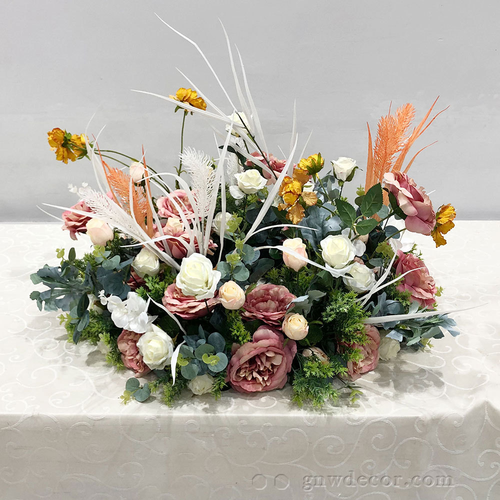 Artificial flower wreath