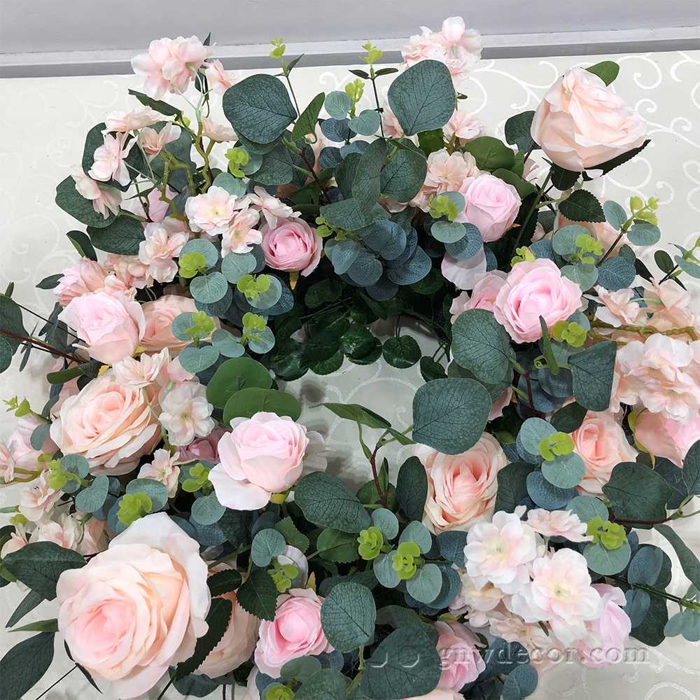 Artificial flower wreath