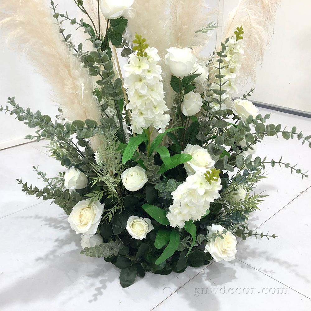 Artificial flower arrangement