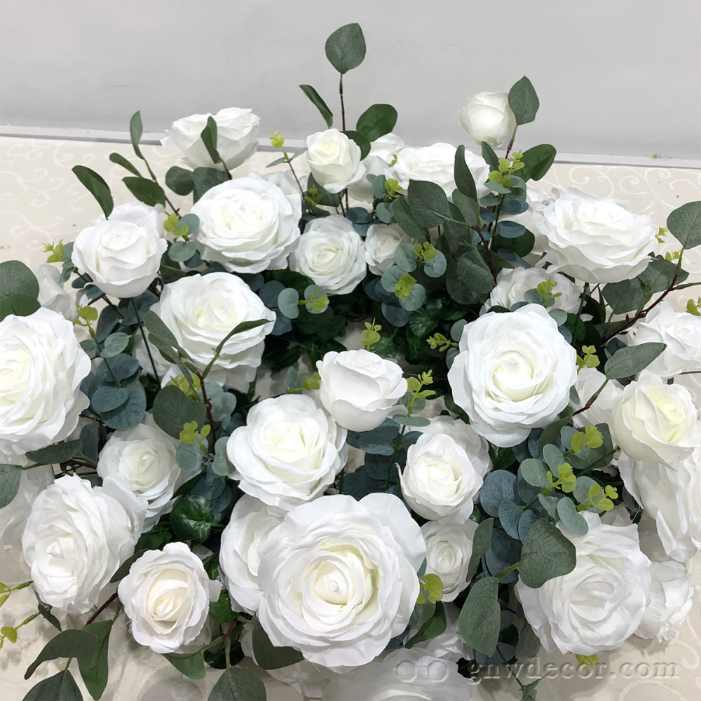 Artificial flower wreath