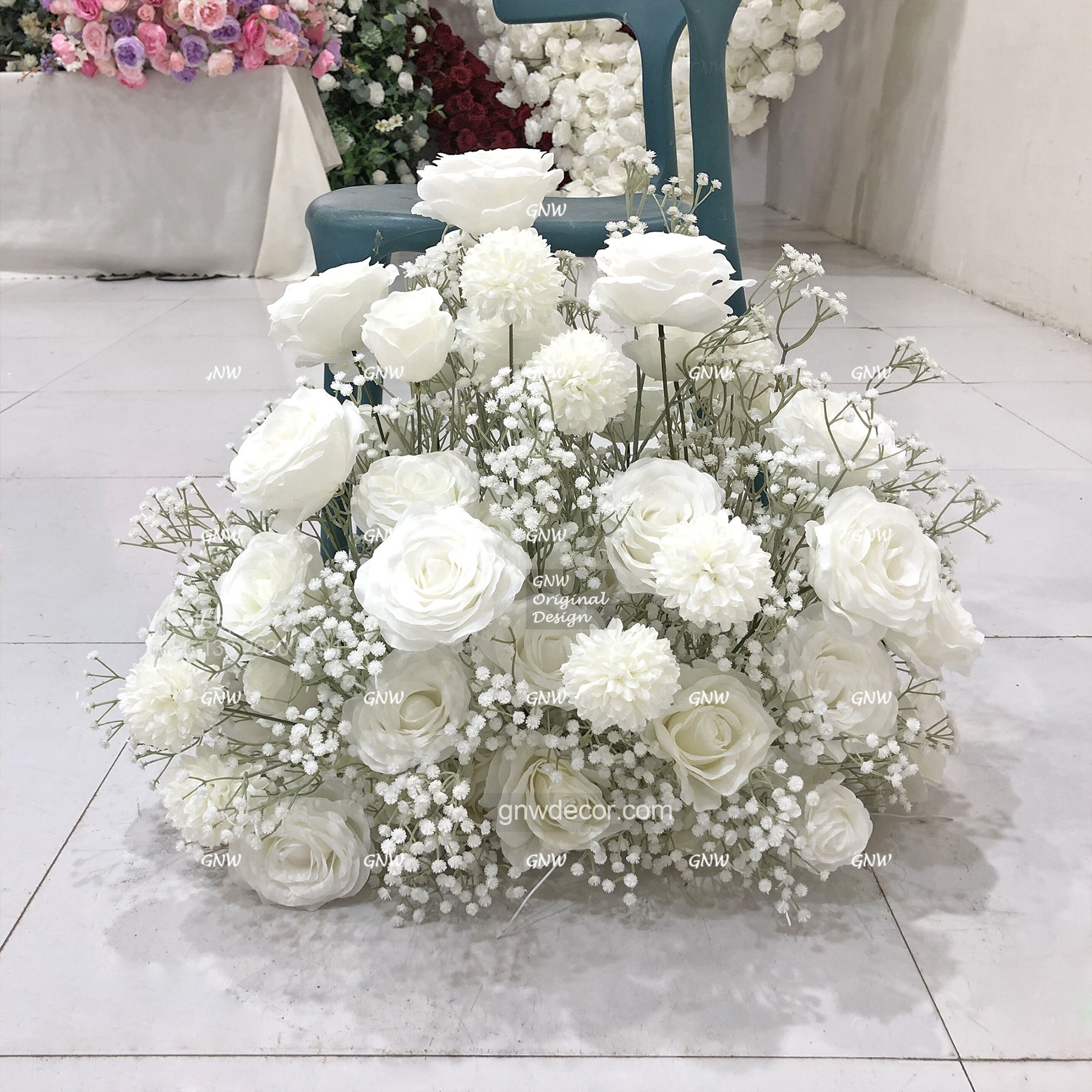 Artificial flower arrangement