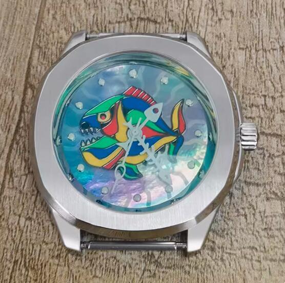 The new men's automatic mechanical watch has a 40mm stainless steel case and a colorful sharp toothed fish dial equipped with a Japanese NH35 movement