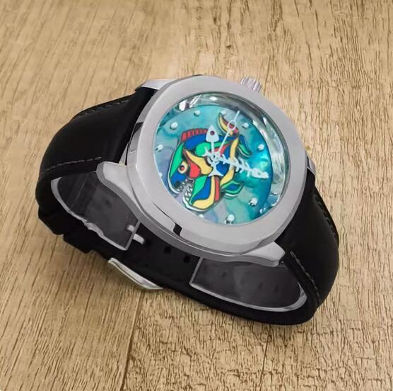 The new men's automatic mechanical watch has a 40mm stainless steel case and a colorful sharp toothed fish dial equipped with a Japanese NH35 movement