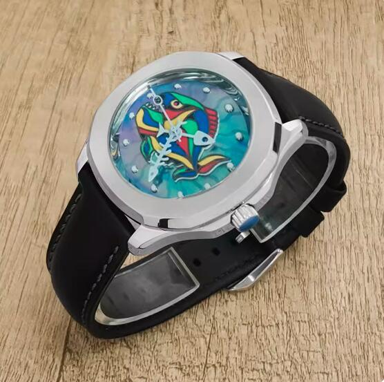 The new men's automatic mechanical watch has a 40mm stainless steel case and a colorful sharp toothed fish dial equipped with a Japanese NH35 movement