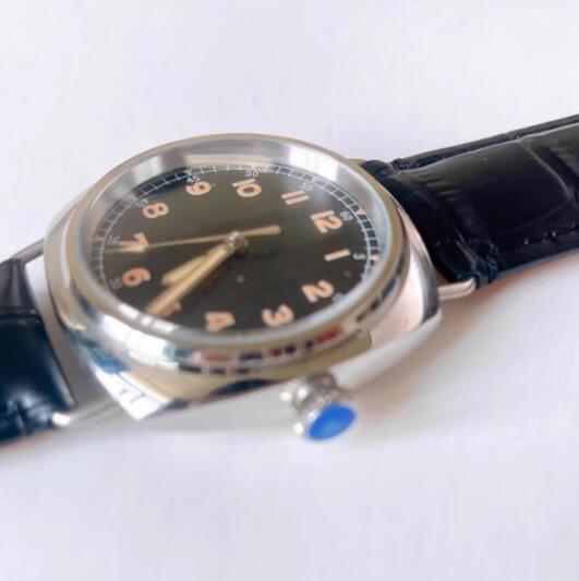 Men's mechanical watch paired with NH35 movement sapphire glass stainless steel case green glow