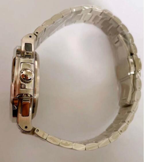 The new 41MM modified men's watch features a Nautilus style with a VK61 movement