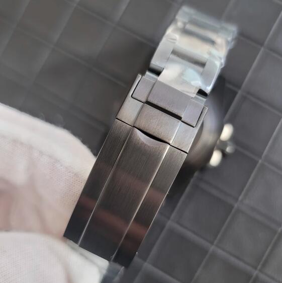 Men's mechanical watch 40mm minimalist black case with sapphire glass and Japanese NH35 movement