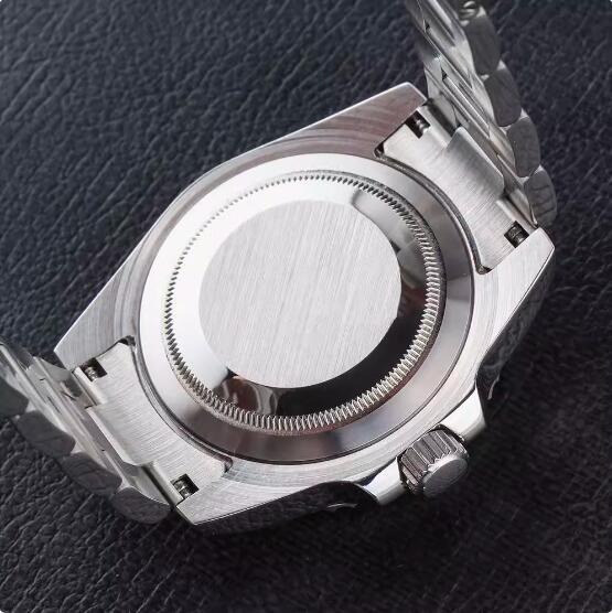 Men's hollowed out mechanical watch with a 40mm stainless steel case, green ring and brushed sand strap, equipped with NH70 mechanical movement