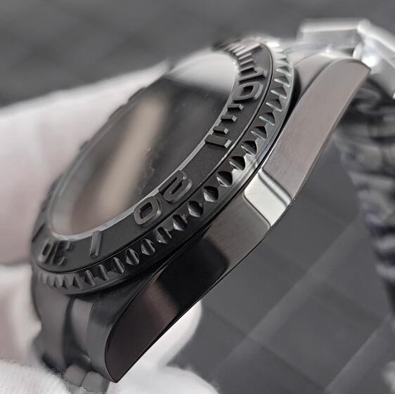 Men's mechanical watch 40mm minimalist black case with sapphire glass and Japanese NH35 movement