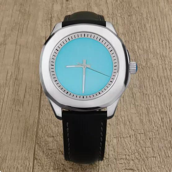 New men's 40mm mechanical watch with no scale straight pattern dial paired with Japanese NH35 movement