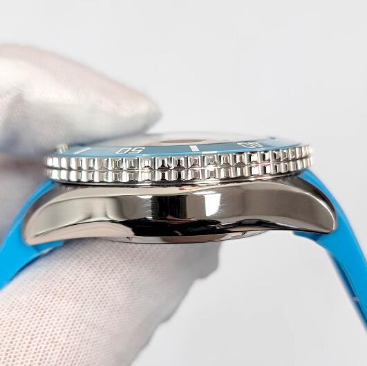 New 41.5mm mechanical watch features a blue inlaid dial with a 3.8 position Japanese NH35 movement