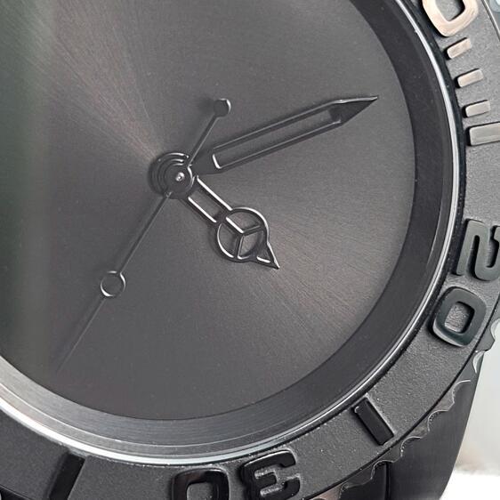 Men's mechanical watch 40mm minimalist black case with sapphire glass and Japanese NH35 movement