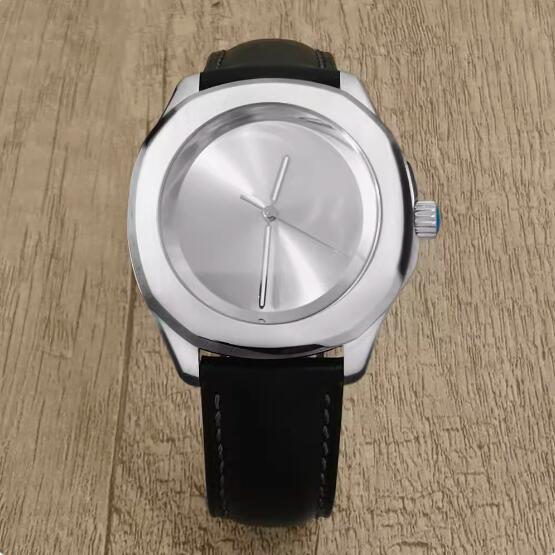 New men's 40mm mechanical watch with no scale sun pattern dial paired with Japanese NH35 movement