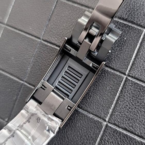 Men's mechanical watch 40mm minimalist black case with sapphire glass and Japanese NH35 movement