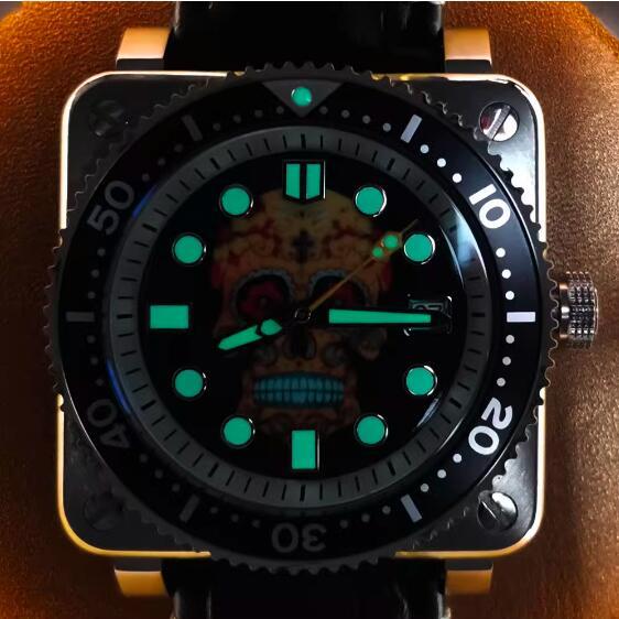 Men's mechanical watch with fashionable square case and leather strap equipped with Japanese NH35 movement