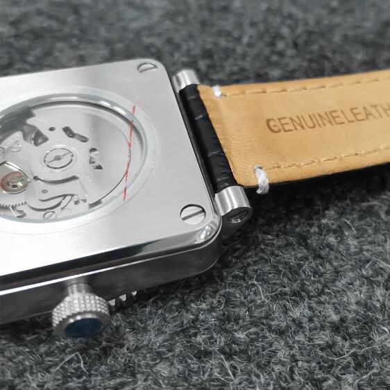 Men's mechanical watch with fashionable square case and leather strap equipped with Japanese NH35 movement