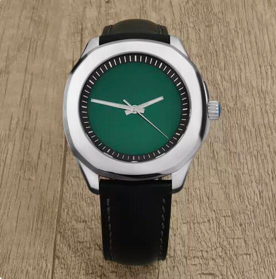 New men's 40mm mechanical watch with no scale straight pattern dial paired with Japanese NH35 movement
