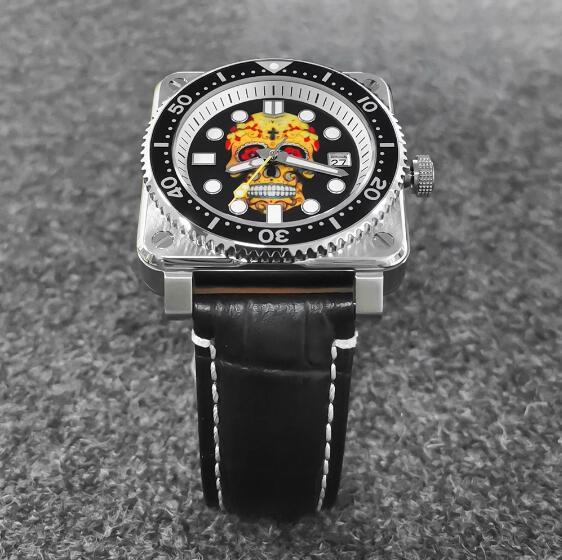 Men's mechanical watch with fashionable square case and leather strap equipped with Japanese NH35 movement