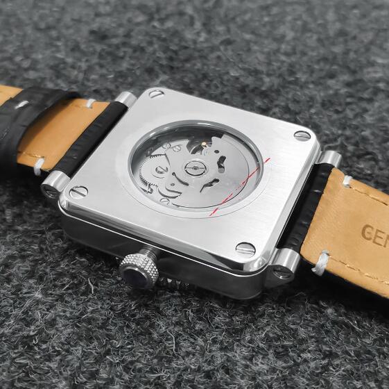 Men's mechanical watch with fashionable square case and leather strap equipped with Japanese NH35 movement