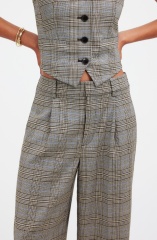 Woman's Plaid Pants