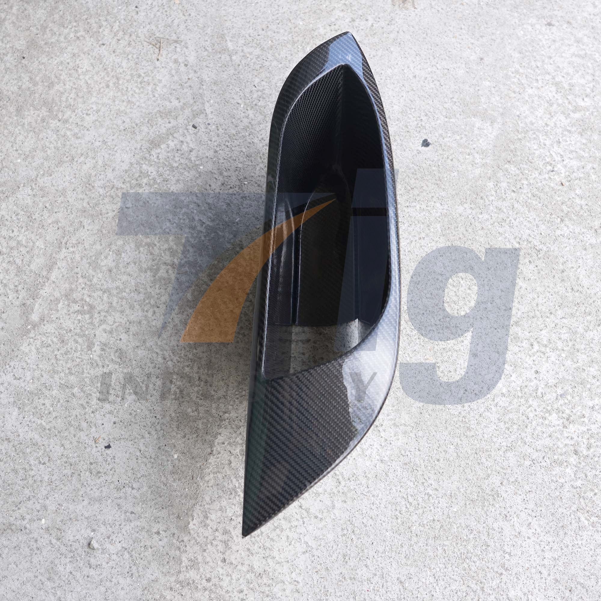 E92 Carbon Fiber Headlight Air Duct