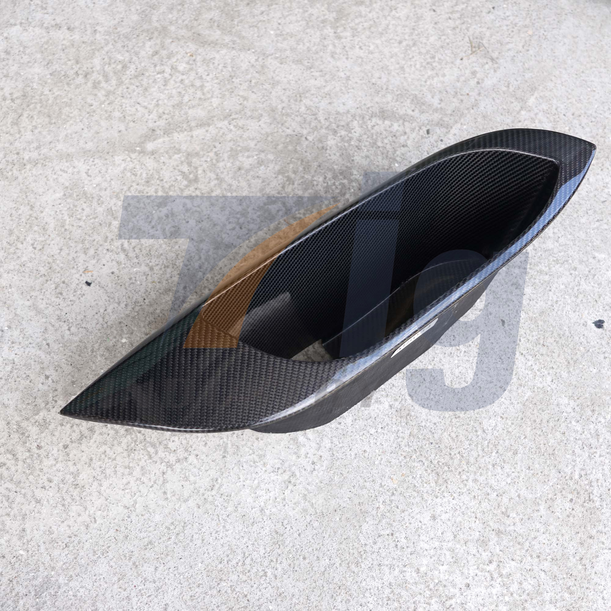 E92 Carbon Fiber Headlight Air Duct