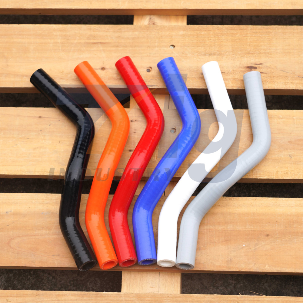 GM 6.6L DURAMAX PERFORMANCESILICONE CAB TO ENGINE COOLANT HOSE 2011-2014