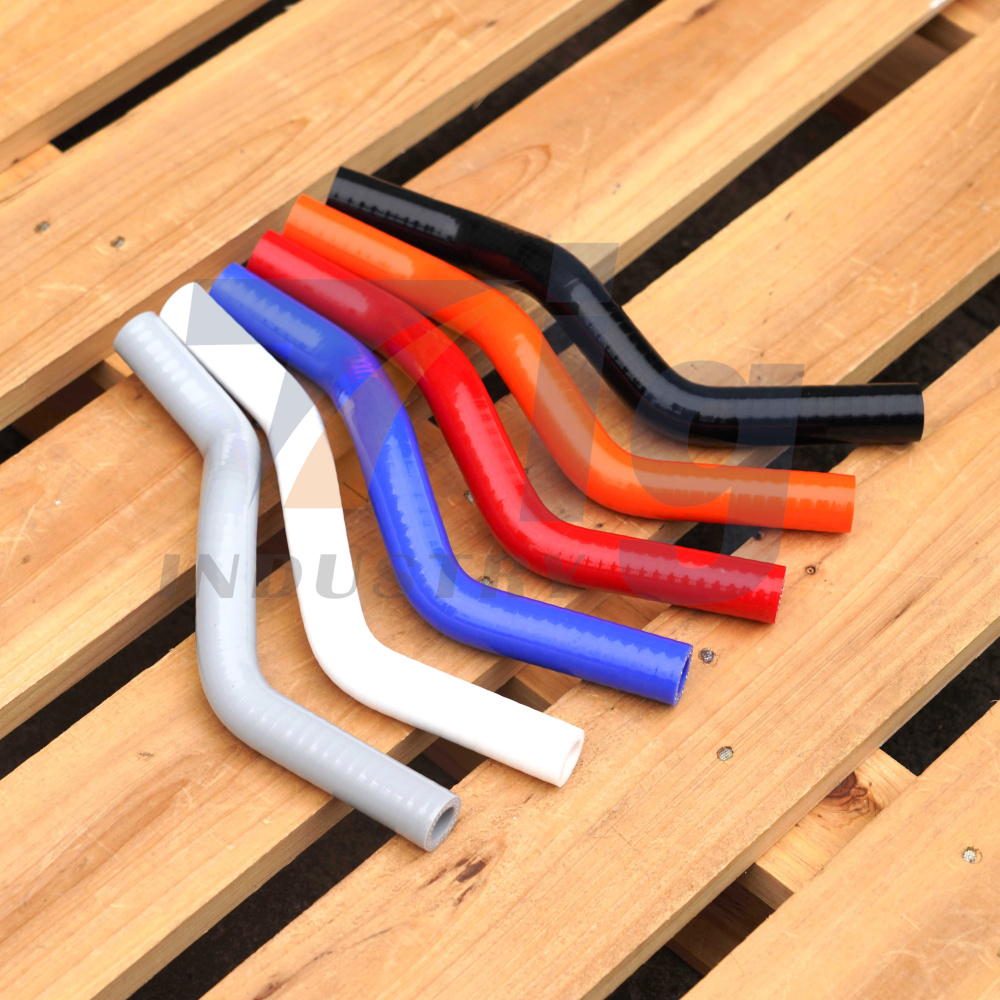GM 6.6L DURAMAX PERFORMANCESILICONE CAB TO ENGINE COOLANT HOSE 2011-2014