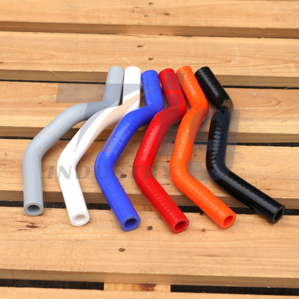 GM 6.6L DURAMAX PERFORMANCESILICONE CAB TO ENGINE COOLANT HOSE 2011-2014
