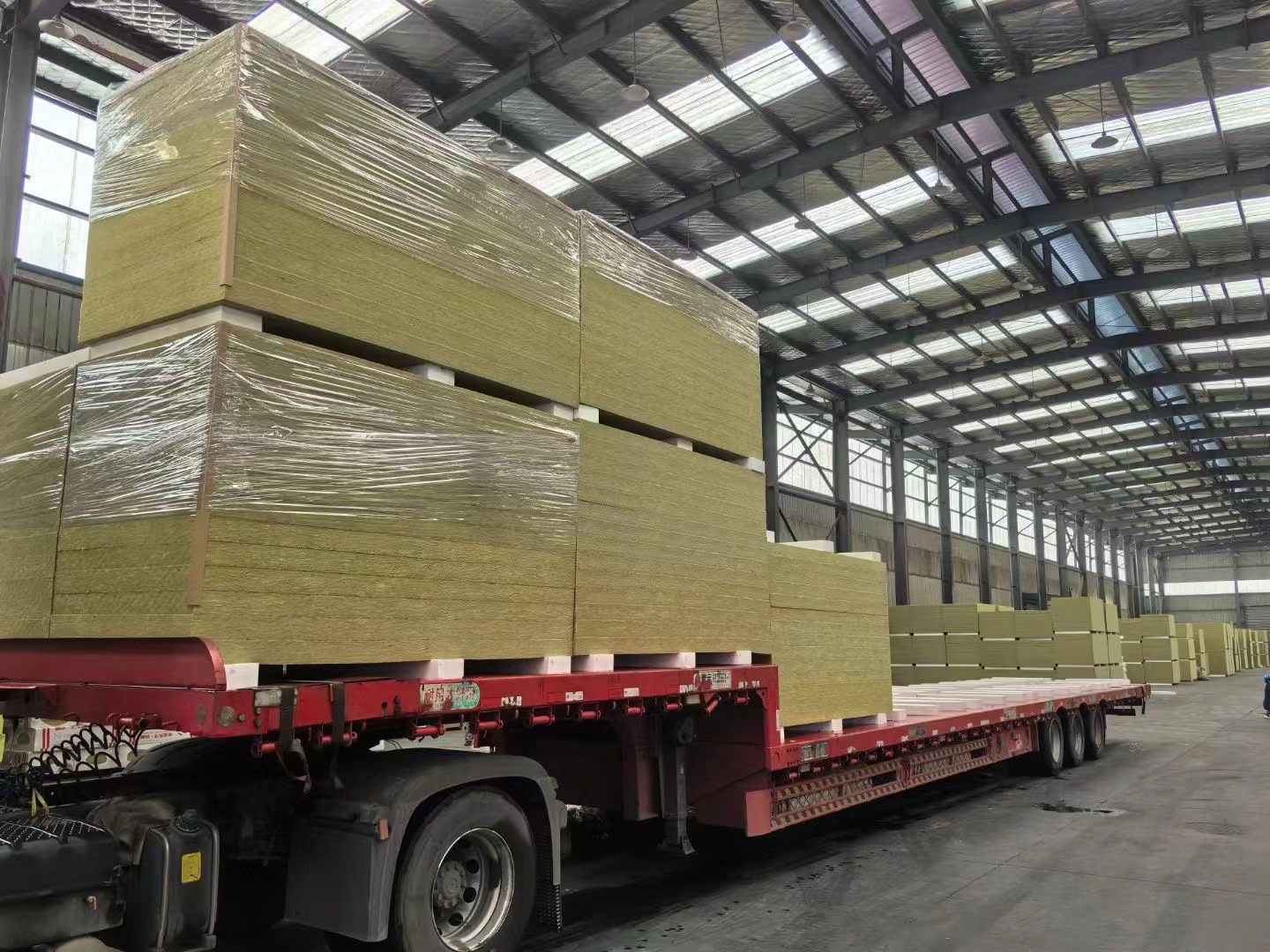 Rock wool boards loaded into shipping container for international export from Liluan Technology factory