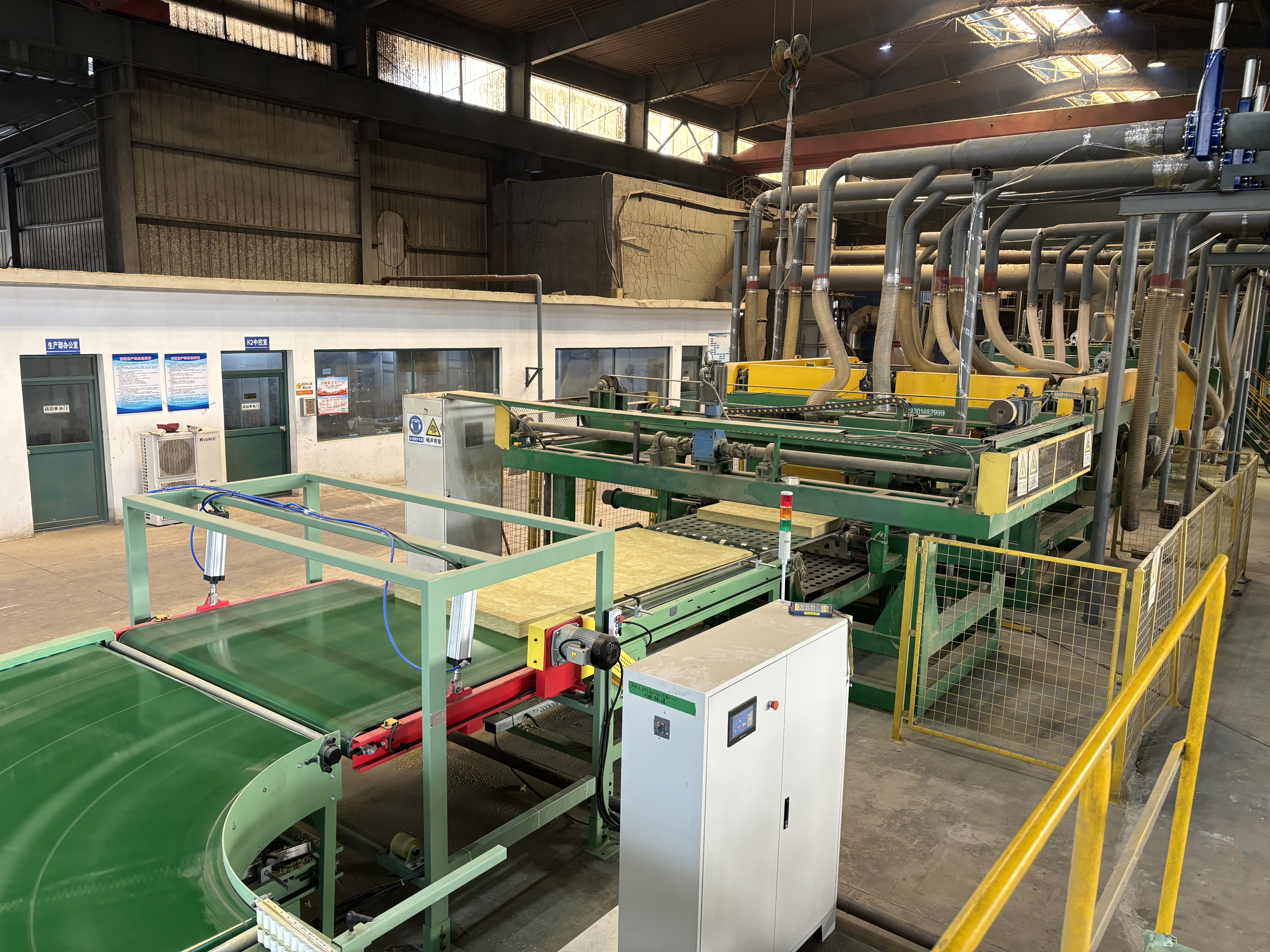 Automated production line manufacturing rock wool boards for sandwich panels core at Liluan factory