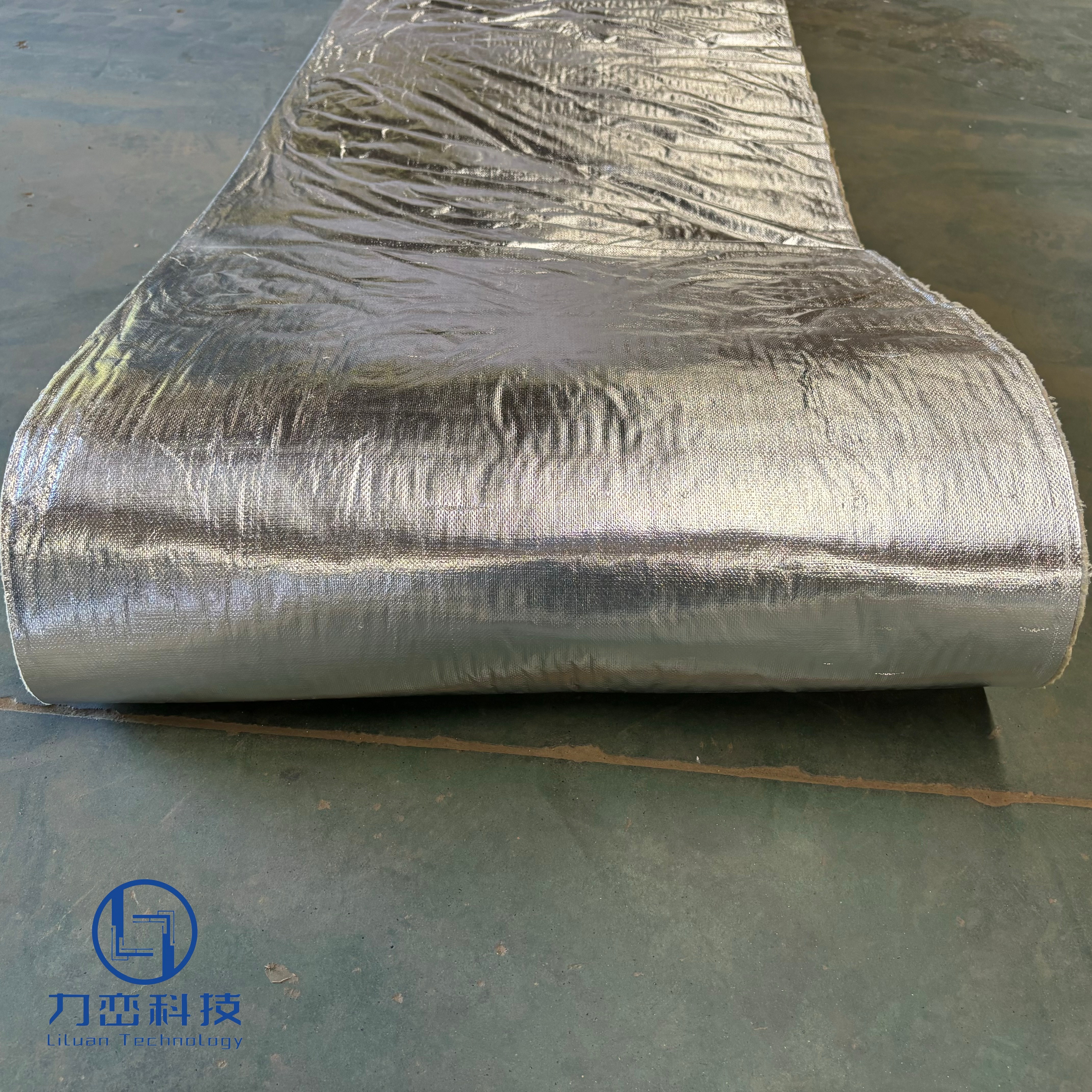 Close-up of rock wool blanket fiber texture and thickness showing dense structure for high-temperature industrial insulation - Liluan Technology
