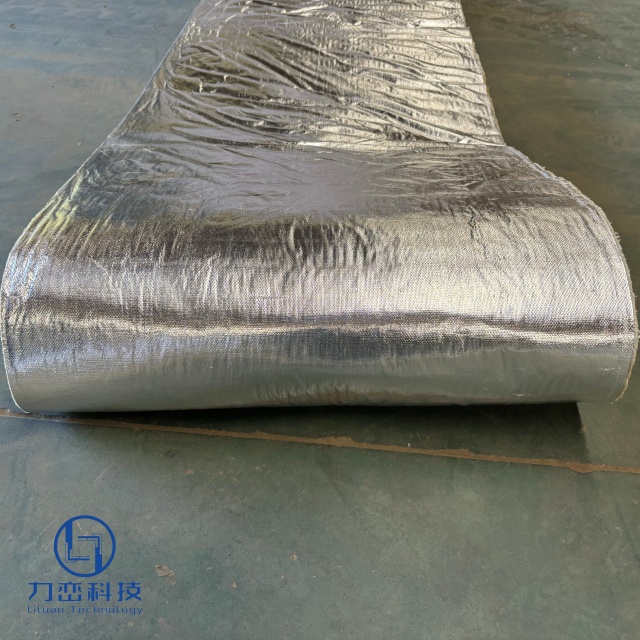 Close-up of rock wool blanket fiber texture and thickness showing dense structure for high-temperature industrial insulation - Liluan Technology
