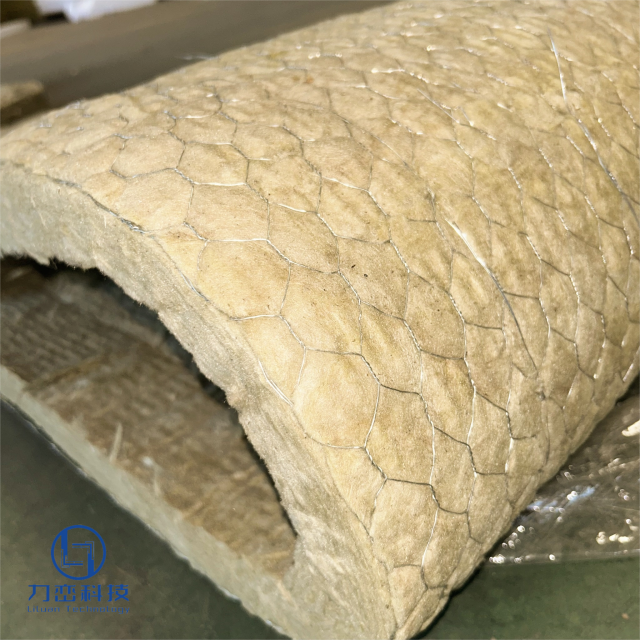 Close-up of rock wool blanket fiber texture and thickness showing dense structure for high-temperature industrial insulation - Liluan Technology