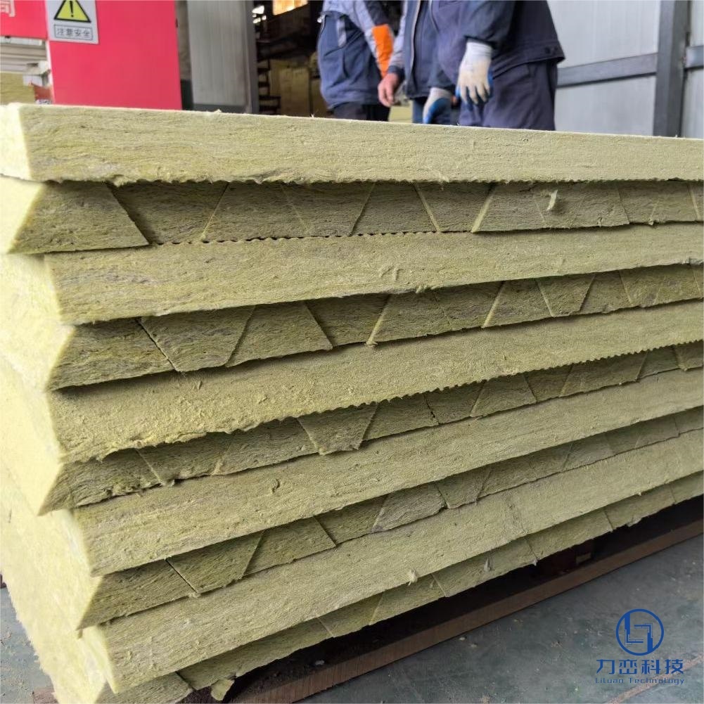Stacked T-shaped rock wool strip lamella ready for sandwich panel production – high-density core material by Liluan Technology