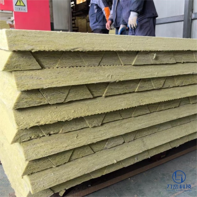 Stacked T-shaped rock wool strip lamella ready for sandwich panel production – high-density core material by Liluan Technology