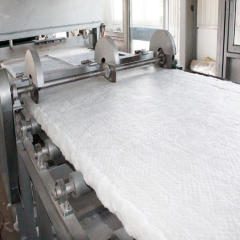 Aluminum silicate blanket being produced on automated production line – manufacturing flexible high-temperature insulation blanket by Liluan Technology