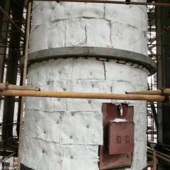 Aluminum silicate blanket fully wrapped around large industrial furnace – high-temperature insulation in real working environment by Liluan Technology