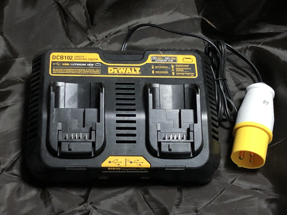 Dewalt DCB102 XR 10.8-18V Multi Voltage Dual Port Charger W/ USB 110V UK SITE