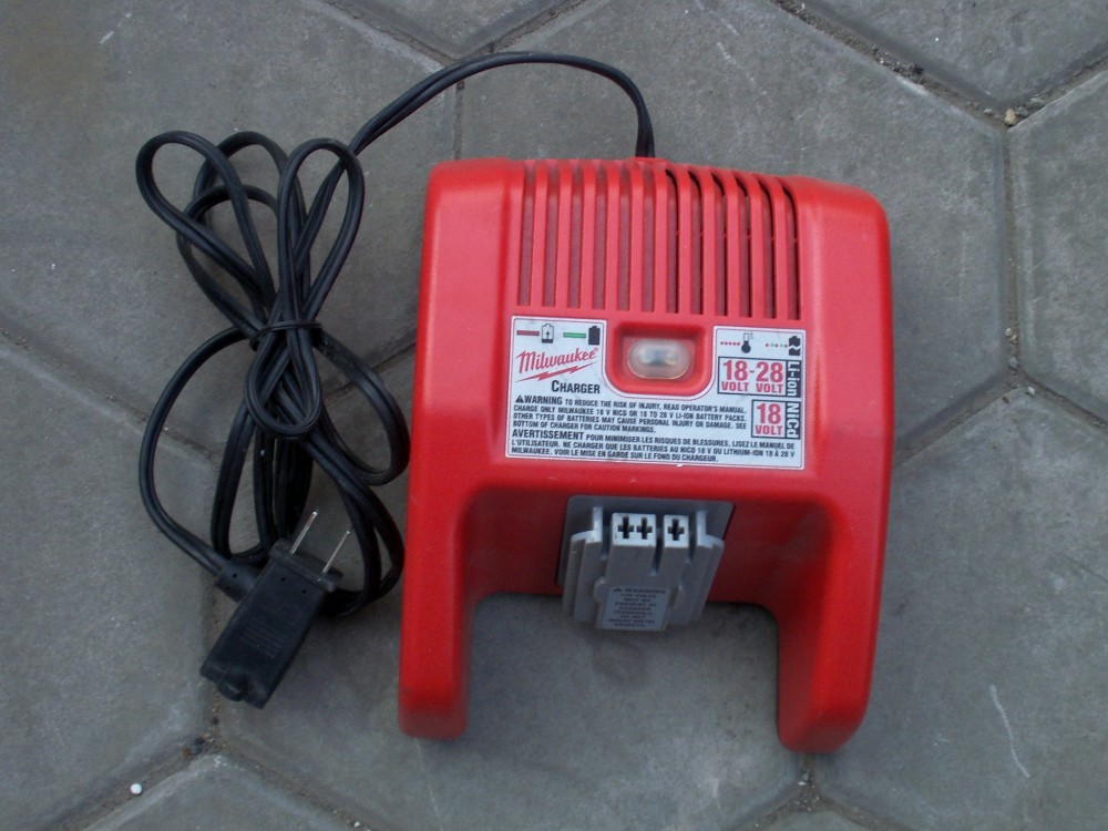 Milwaukee 48-59-2818 NiCd Li-Ion V28 18v-28v Battery Charger
