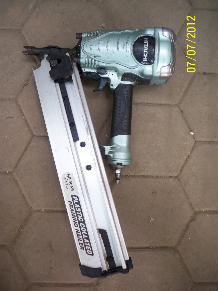 Hitachi NR90AE 21 Degree Plastic Collated 3-1/2 Inch Framing Nailer