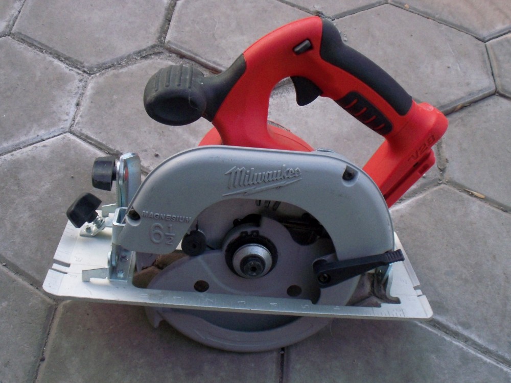 Bare-Tool Milwaukee 0730-20 28-Volt V28 Lithium Ion Cordless 6-1/2-Inch Cordless Circular Saw (Tool Only, No Battery)